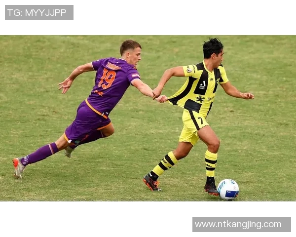 西悉尼漫与惠灵顿凤的精彩对决展现足球魅力与激情碰撞