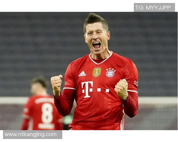 莱万状态火热欧冠赛场10场狂轰12球射手榜领跑稳获金靴荣誉