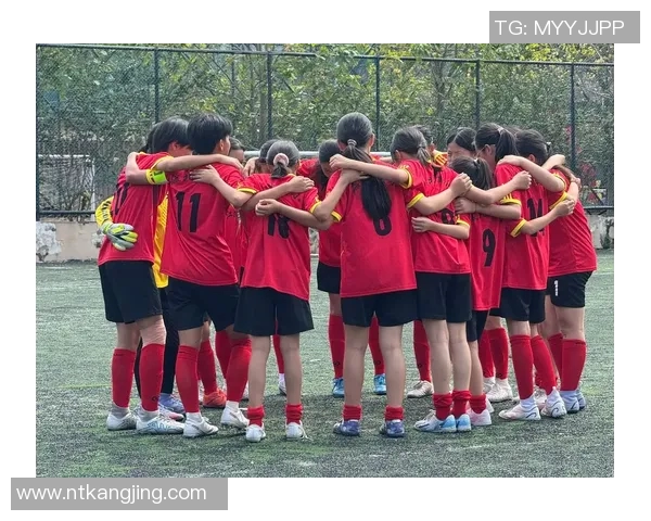 女足逆袭美国以5比4惊险获胜展现强大实力与团队精神