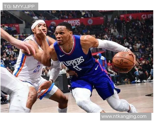 快船战胜雷霆全场32分10助攻的精彩表现引发热议 快船战胜雷霆全场32分10助攻的精彩表现引发热议